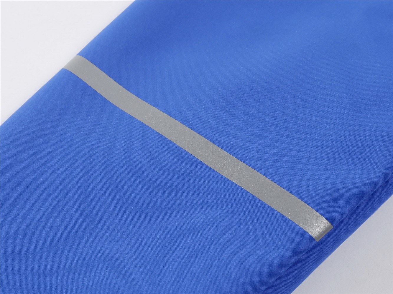 運(yùn)動休閑沖鋒衣模特上身展示圖